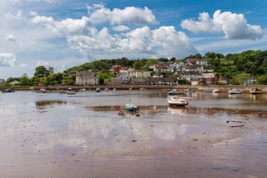 Cockwood, Devon, İngiltere - 05 Haziran 2019: Cockwood Limanı 'ndan Dawlish Warren Yolu' na