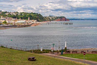 Shaldon, Devon, İngiltere, İngiltere - Haziran 05, 2019: The Ness 'ten Teignmouth' a doğru görüş