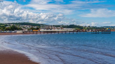 Paignton, Torbay, İngiltere, İngiltere - 06 Haziran 2019: Sahil ve Paignton İskelesi üzerinden Kuzey Rıhtımı