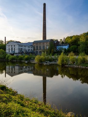 Essen, Kuzey Ren-Vestfalya, Almanya - 27 Nisan 2020: Hidroelektrik santrali ve eski karpit fabrikası Horster Muehle