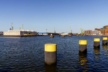 Wismar, Mecklenburg-Batı Pomerania, Almanya - 15 Haziran 2020: Deniz Limanı