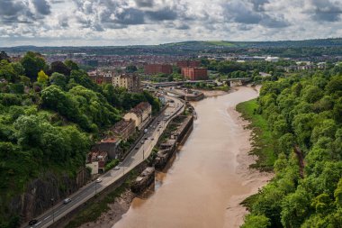 Bristol, İngiltere, İngiltere - 09 Haziran 2019: Clifton Askı Köprüsü 'nden Clifton Village ve Hotwell' e doğru bakan
