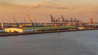 Kingston üzerine Hull, İngiltere - 22 Mayıs 2019: Limanda akşam bulutları