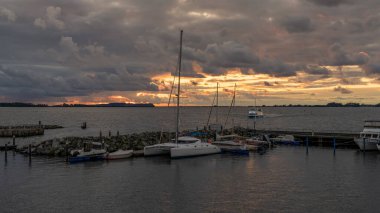Wiek, Mecklenburg-Batı Pomerania, Almanya - 12 Ekim 2020: Limana gelen yolcu feribotu