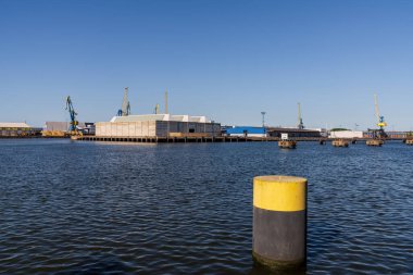 Wismar, Mecklenburg-Batı Pomerania, Almanya - 15 Haziran 2020: Deniz Limanı