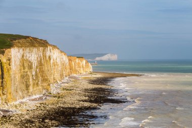 Brighton, Doğu Sussex, İngiltere, İngiltere yakınlarındaki Friars Bay, Peacehaven 'daki tebeşir kayalıkları ve kıyı şeridi.