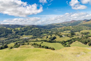 Galler manzarası, Castell Dinas Bran 'dan görüldü, Llangollen, Denbigshire, Galler, İngiltere