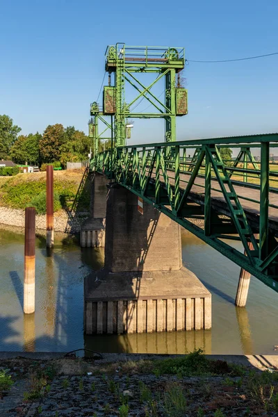 ドイツ ノルトライン ヴェストファーレン州Duisburg North Rhine Westfalia 2018年8月7日 ラインプレッセン港橋からの眺め — ストック写真