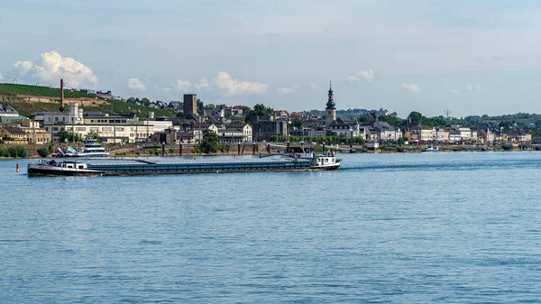 Rüdesheim Hessen August 2020 Ein Schiff Auf Dem Rhein Passiert — Stockfoto