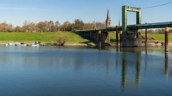 Duisburg Renânia Norte Vestefália Alemanha Março 2017 Ponte Elevação Com — Fotografia de Stock