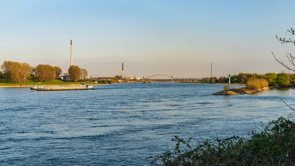 Duisburg Renânia Norte Vestefália Alemanha Abril 2020 Vista Sobre Rio — Fotografia de Stock