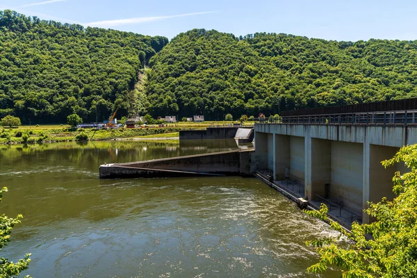 Mueden Rhineland Palatine Německo Června 2021 Pohled Hráz Hráz Řece — Stock fotografie