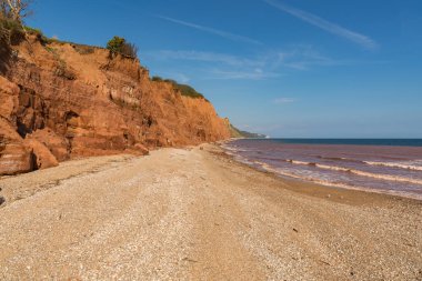 Kayalıklar ve çakıl taşı plajı, The Esplanade, Sidmouth, Jurassic Coast, Devon, İngiltere