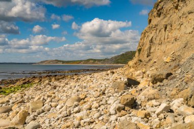 Osmington Körfezi üzerindeki bulutlar, Weymouth yakınlarındaki Osmington Mills, Jurassic Coast, Dorset, İngiltere