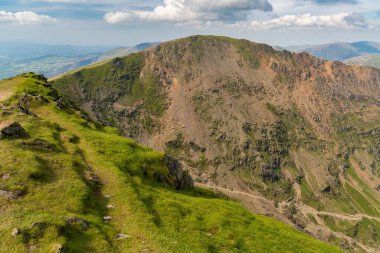 Snowdon Dağı, Snowdonia, Gwynedd, Wales, Birleşik Krallık 'tan kuzeye, Garnedd Ugain, Pyg Track ve Madenci' nin Pisti 'ne bakıyor.