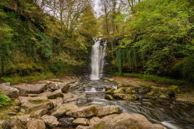 Torpantau, Powys, Galler, İngiltere yakınlarındaki Blaen-y-glyn 'de bir şelale.