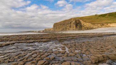 Monknash Sahili 'nin kayalıkları, Glamorgan Vadisi, Galler, İngiltere
