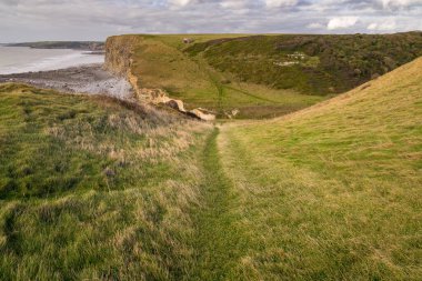 Monknash Sahili 'ndeki Bristol Kanalı' ndaki Galler kıyı şeridi, Galler, Galler Vadisi.