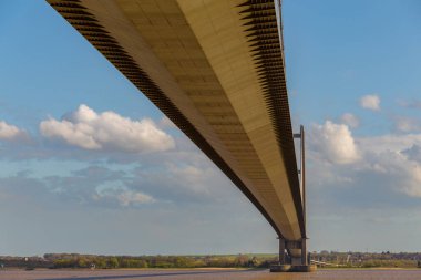 Humber Köprüsü, Hessle, Yorkshire, İngiltere 'den Barton-upon-Humber' a doğru giderken görüldü.