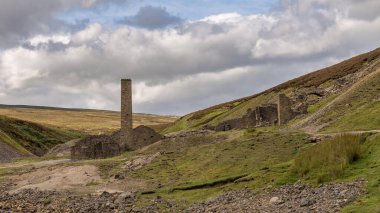 Feetham ve Langthwaite, Yorkshire Dales, North Yorkshire, İngiltere arasındaki Old Gang Smelt Mill kalıntıları.
