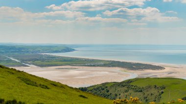 Panorama Yürüyüşü 'nden Aberdovey' e ve Afon Lefi 'ye, Gwynedd' e, Galler 'e, İngiltere' ye bakın.