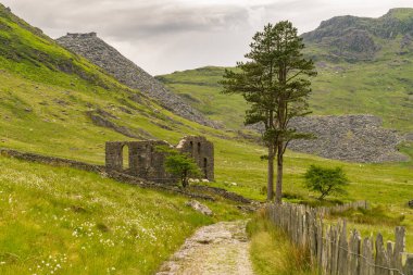 Blaenau Ffestiniog yakınlarındaki Capel Rhosydd harabesi, Gwynedd, Galler, İngiltere