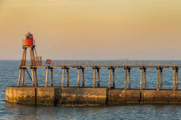 Luce Serale North Sea Coast Whitby Pier North Yorkshire Regno — Foto Stock