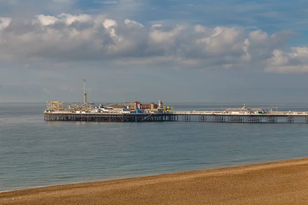 Moln Över Brighton Pier Och Stranden East Sussex Storbritannien — Stockfoto