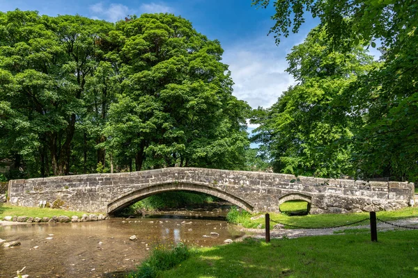 Linton Beck Üzerindeki Taş Köprü Kuzey Yorkshire Ngiltere Ngiltere — Stok fotoğraf