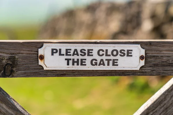 Schilder Schließen Sie Bitte Das Tor Gesehen Den Yorkshire Dales — Stockfoto