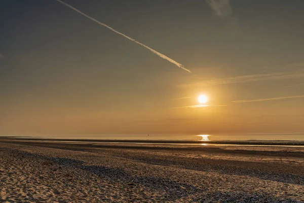 Zachód Słońca Nad Plażą Walijskim Wybrzeżu Pobliżu Prestatyn Denbighshire Walia — Zdjęcie stockowe