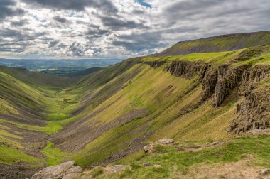 Kuzey Pennines 'in Cumbria, İngiltere' deki Yüksek Kupa 'daki manzarası.