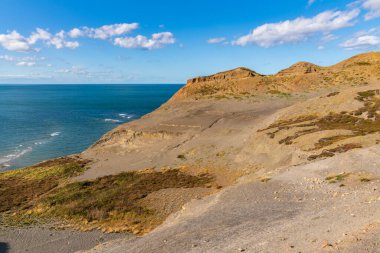 Kuzey Yorkshire, İngiltere 'deki Kuzey Denizi Kıyısı Kettleness Point' teki eski taş ocağından görüldü.