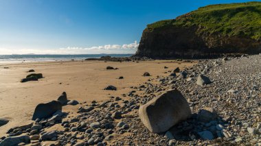 Pembrokeshire, Dyfed, Wales, İngiltere 'deki Haverfordwest yakınlarındaki Druidston Haven plajında.