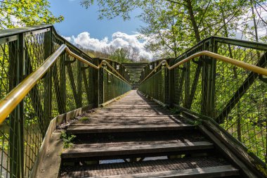 Coalport, Shropshire, İngiltere 'deki Jackfield & Coalport Memorial Bridge' de görüntüle