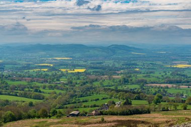 İngiltere, Cleeton yakınlarındaki Titterstone Clee 'den Shropshire manzarasına bakın.