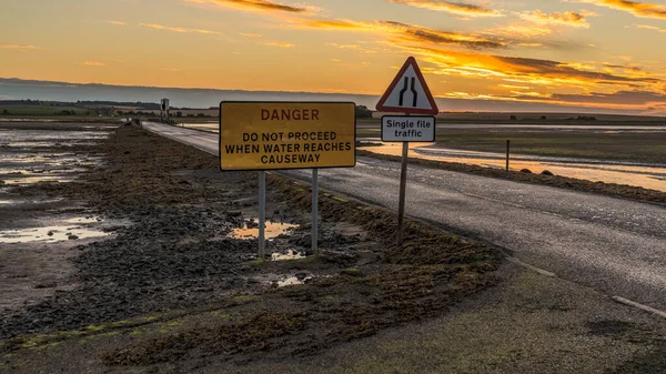Hinweisschild Single File Traffic Danger Don Water Reach Causeway Seen — Stockfoto