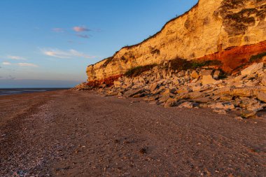 İngiltere, Norfolk 'taki Hunstanton Cliffs' de akşam ışığı.