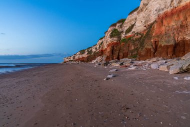 İngiltere, Norfolk 'taki Hunstanton Cliffs' de akşam ışığı.