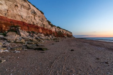 İngiltere, Norfolk 'taki Hunstanton Cliffs' de akşam ışığı.