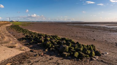 Severn Nehri 'ne bakın, Bristol Limanı ve Portishead' e doğru bakıyor, Severn Sahili, Güney Gloucestershire, İngiltere, İngiltere