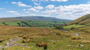Low Haygarth, Cumbria, İngiltere yakınlarındaki Yorkshire Dales Peyzajı