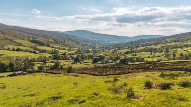 Cowgill, Cumbria, İngiltere yakınlarındaki Dent Dale 'de Yorkshire Dales manzarası