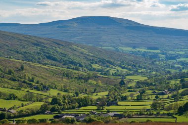 Cowgill, Cumbria, İngiltere yakınlarındaki Dent Dale 'de Yorkshire Dales manzarası