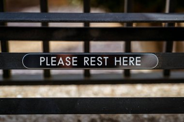 Şurayı imzalayın, lütfen dinlenin.