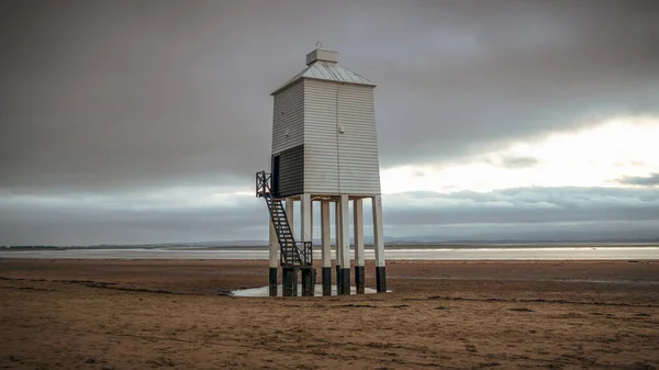 Μια Συννεφιασμένη Βραδιά Στο Low Lighthouse Στο Burnham Sea Somerset — Φωτογραφία Αρχείου