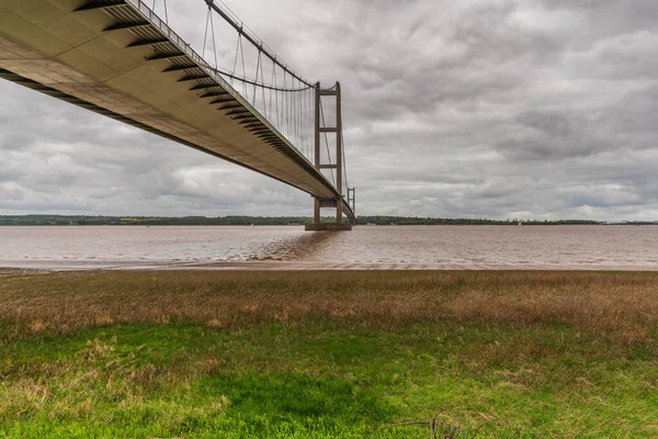 Grey Clouds Humber Bridge Seen Barton Humber North Lincolnshire England — Stock Photo, Image