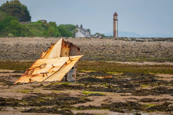 Rusty Part Shipwreck Mud Walney Channel Rampside Lighthouse Background Seen — Stock Photo, Image