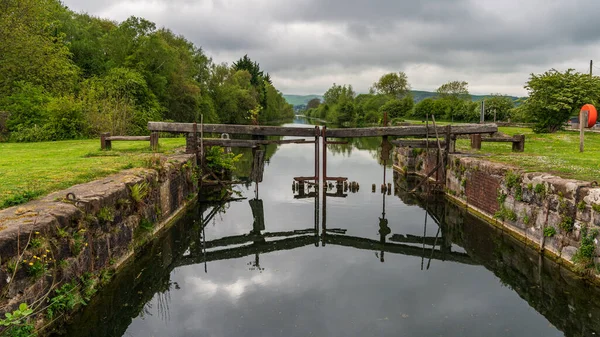 Die Geschlossenen Tore Der Schleuse Die Den Ulverston Kanal Canal — Stockfoto