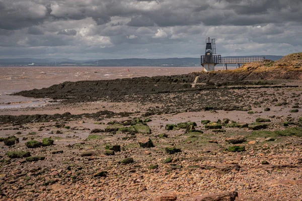 ウッドヒル湾 ブリストル海峡 ポルティシェッド ポイント灯台を望むイギリス イングランド ノースサマセット州ポルティシェッド — ストック写真